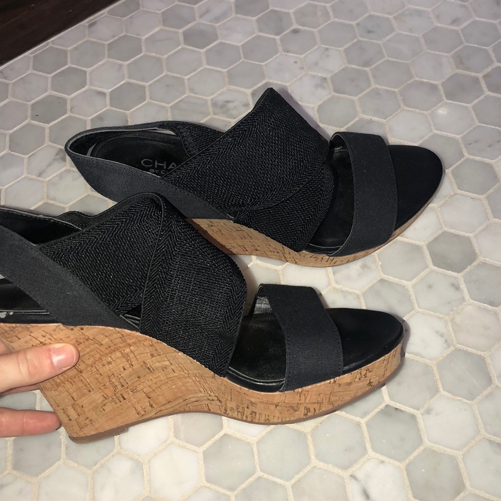 black wedges